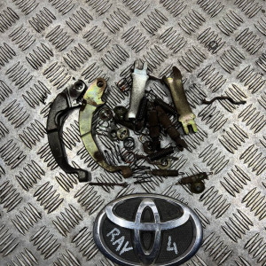 Колодки ручника тормозные Toyota Rav-4 (2000-2006) 4654042020