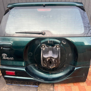 Крышка багажника Toyota Rav-4 (00-06) 6700542260