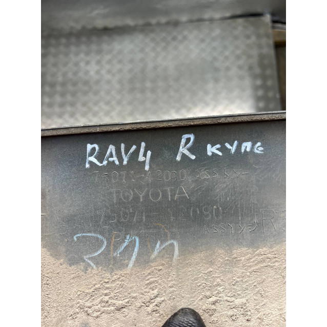 Молдинг двери передней Toyota Rav-4 (2000-2006) 7573242080 7573142080