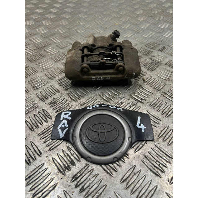 Супорт задній лівий Toyota Rav-4 (2000-2006) 4775042050