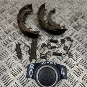 Колодки ручника тормозные Toyota Rav-4 (00-06) 4654044010