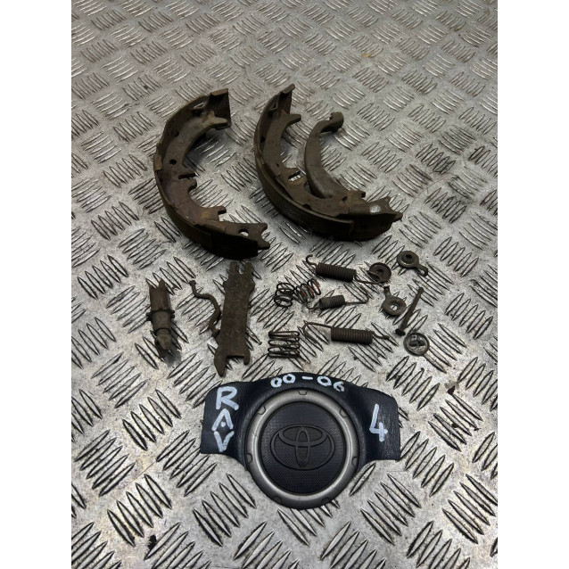 Колодки ручника тормозные Toyota Rav-4 (00-06) 4654044010
