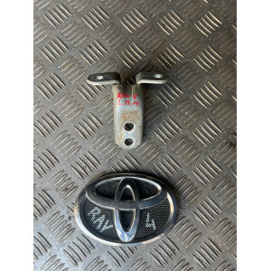 Петля двери передней левой низ Toyota Rav-4 (2000-2006) 6874033010