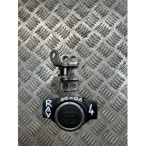 Петля багажника Toyota Rav-4 (2000-2006) 6880142050