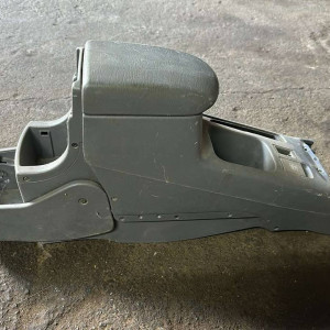 Подлокотник Toyota Rav-4 (2000-2006) 5890142020B0 5890142040B0