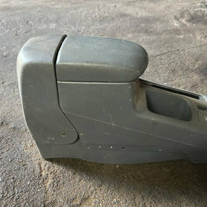Подлокотник Toyota Rav-4 (2000-2006) 5890142020B0 5890142040B0