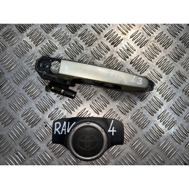 Ручка двери наружная задняя левая Toyota RAV-4 (2000-2006) 6920442010