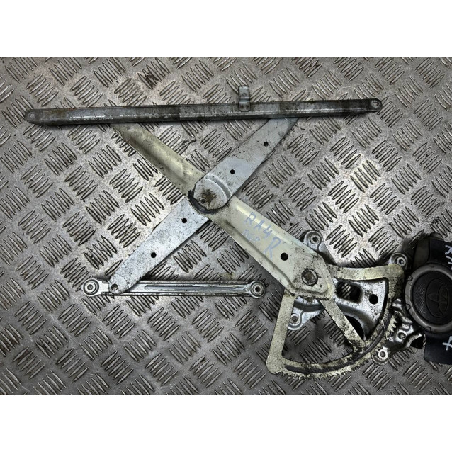 Стеклоподъемник передний правый Toyota Rav-4 (2000-2006) 6980142050