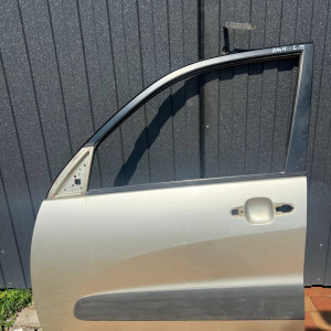 Дверь передняя левая Toyota Rav-4 (2000-2006) 6700242080