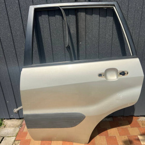 Дверь задняя левая Toyota Rav 4 (00-06) 6700442040