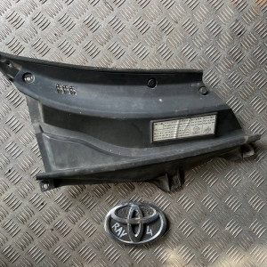 Жабо пластик панель під лобове скло (двірники) Toyota Rav-4 (2000-2006) 5570842110