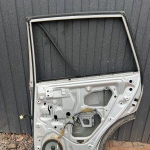 Дверь задняя правая Toyota Rav-4 (2000-2006) 6700342050