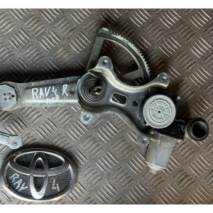 Моторчик стеклоподъемника передний правый Toyota Rav-4 (2000-2006) 8571042070