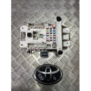 Блок предохранителей салон Toyota Rav-4 (2000-2006) 8273142010 