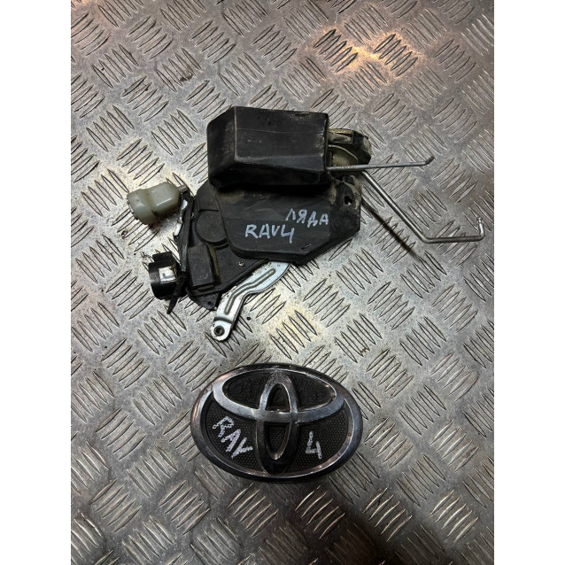 Замок крышки багажника Toyota Rav-4 (2000-2006) 6911042090