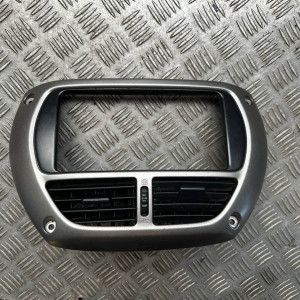 Консоль накладка магнитофона Toyota Rav-4 (2000-2006) 5541042090