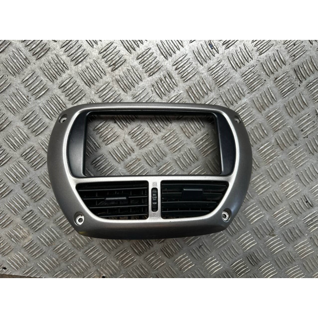 Консоль накладка магнитофона Toyota Rav-4 (2000-2006) 5541042090