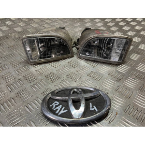 Фара противотуманная правая Toyota Rav-4 (2000-2006) 8121142020