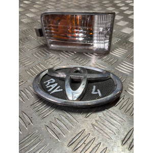 Фонарь поворотник правый Toyota Rav-4 (2000-2006) 8155142060