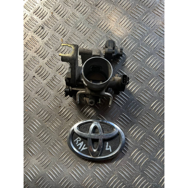 Дроссельная заслонка Toyota Rav-4 (2000-2006) 2221028040