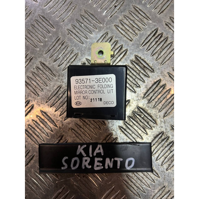 Блок управления зеркалами KIA Sorento (2002-2009) 935713E000