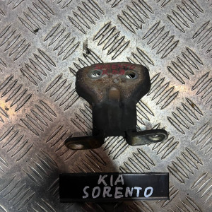 Петля двери передней правой верх KIA Sorento (2002-2009) 793202B020