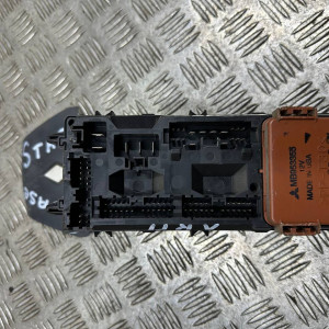 Блок предохранителей салона Mitsubishi Space Star (1998-2005) MR318826 MB953355