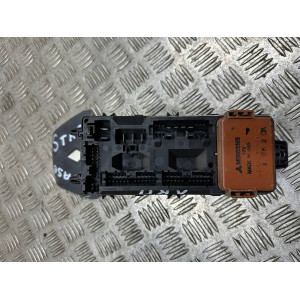 Блок предохранителей салона Mitsubishi Space Star (1998-2005) MR318826 MB953355