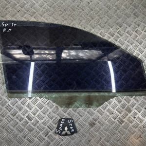 Стекло двери переднее правое Mitsubishi Space Star (1998-2005) MR135730