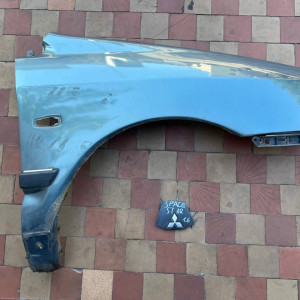 Крыло переднее правое Mitsubishi Space Star (98-05) MN133376