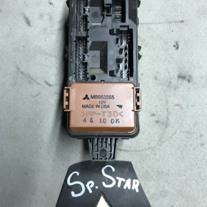 Блок предохранителей салона Mitsubishi Space Star (1998-2005) 1,6