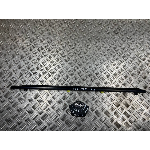 Молдинг стекла двери задний правый Subaru Forester SG (2002-2008) 62280SA000 62280SA001