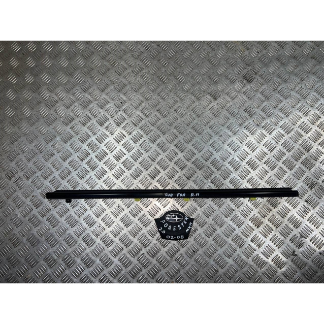 Молдинг стекла двери передний правый Subaru Forester SG (2002-2008) 61280SA000 61280SA001