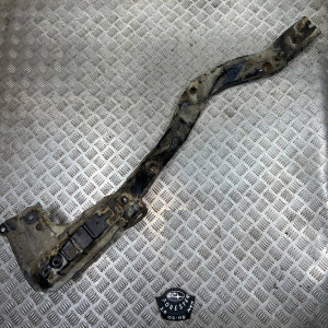 Балка передняя подрамник опора левая Subaru Forester SG (2002-2008) 28321SA030 