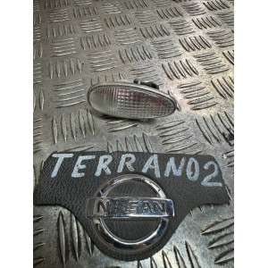 Повторитель поворота Nissan Terrano II (1993-2006)