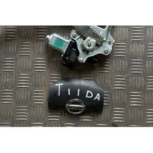 Моторчик стеклоподъемника задний правый Nissan Tiida C11 (2007-2013) 82730AX00A