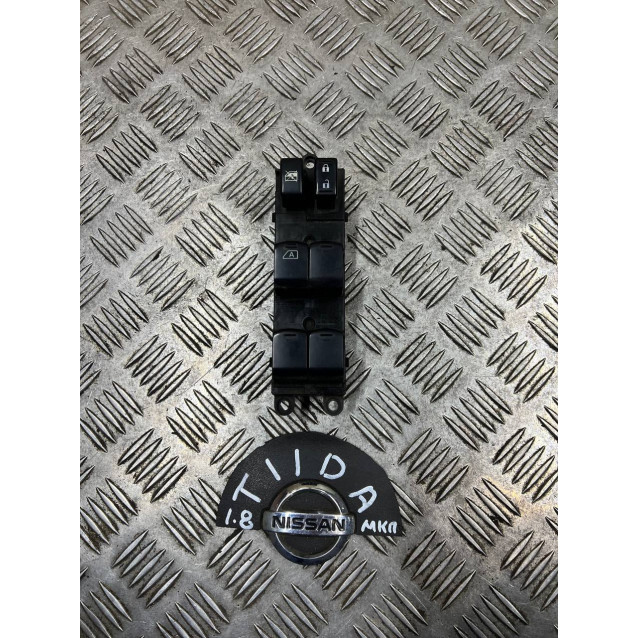 Блок управления стеклоподъемниками Nissan Tiida C11 (2007-2013) 25401ED500  25401ED000 25401EL30A