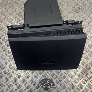 Бардачок Nissan Tiida C11 (2007-2013) 68520EM32A 68510EM31A