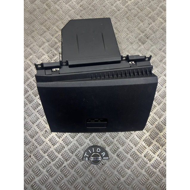 Бардачок Nissan Tiida C11 (2007-2013) 68520EM32A 68510EM31A