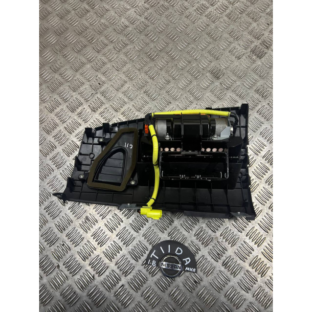 Подушка безпеки торпедо Nissan Tiida C11 (2007-2013) 98515EM38A