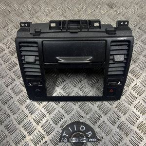 Накладка торпедо консоль центральная Nissan Tiida C11 (2007-2013) 68260EM31C