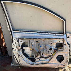 Дверь передняя левая Nissan Tiida C11 (2007-2013) седан H0101EL030