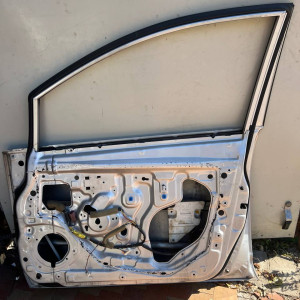 Дверь передня правая Nissan Tiida C11 (2007-2013) седан H0100EL030