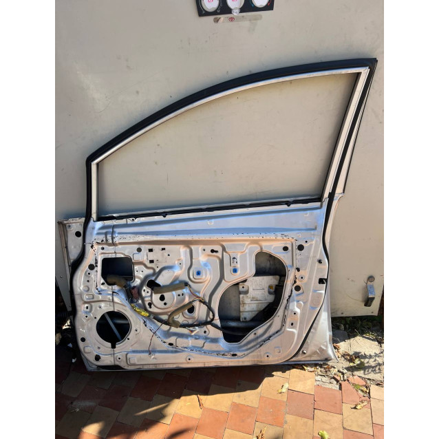 Дверь передня правая Nissan Tiida C11 (2007-2013) седан H0100EL030