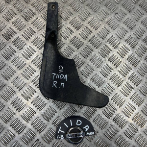 Брызговик передний правый Nissan Tiida C11 (2007-2013) 63854ED900