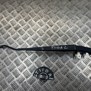 Держатель дворника левый Nissan Tiida C11 (2007-2013) 28881EM30A