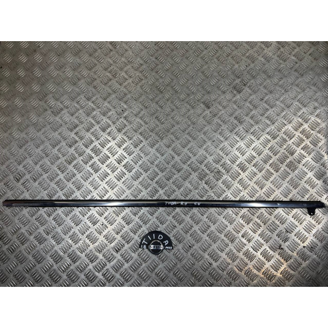 Молдинг стекла двери передней Nissan Tiida C11 (2007-2013) 80821EE010 80820EE010