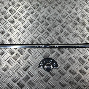 Молдинг стекла двери передней Nissan Tiida C11 (2007-2013) 80821EE010 80820EE010