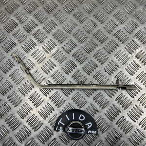 Кронштейн (направляющая) заднего бампера левый Nissan Tiida C11 (2007-2013) седан 85226EM40A 85227EM40A