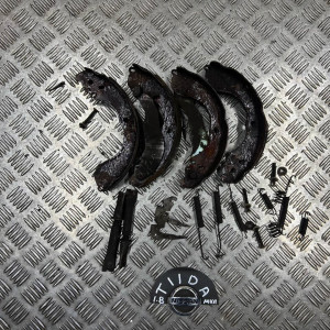 Колодки ручника тормозные Nissan Tiida C11 (2007-2013) 1.8 МКПП D4060ZW80A